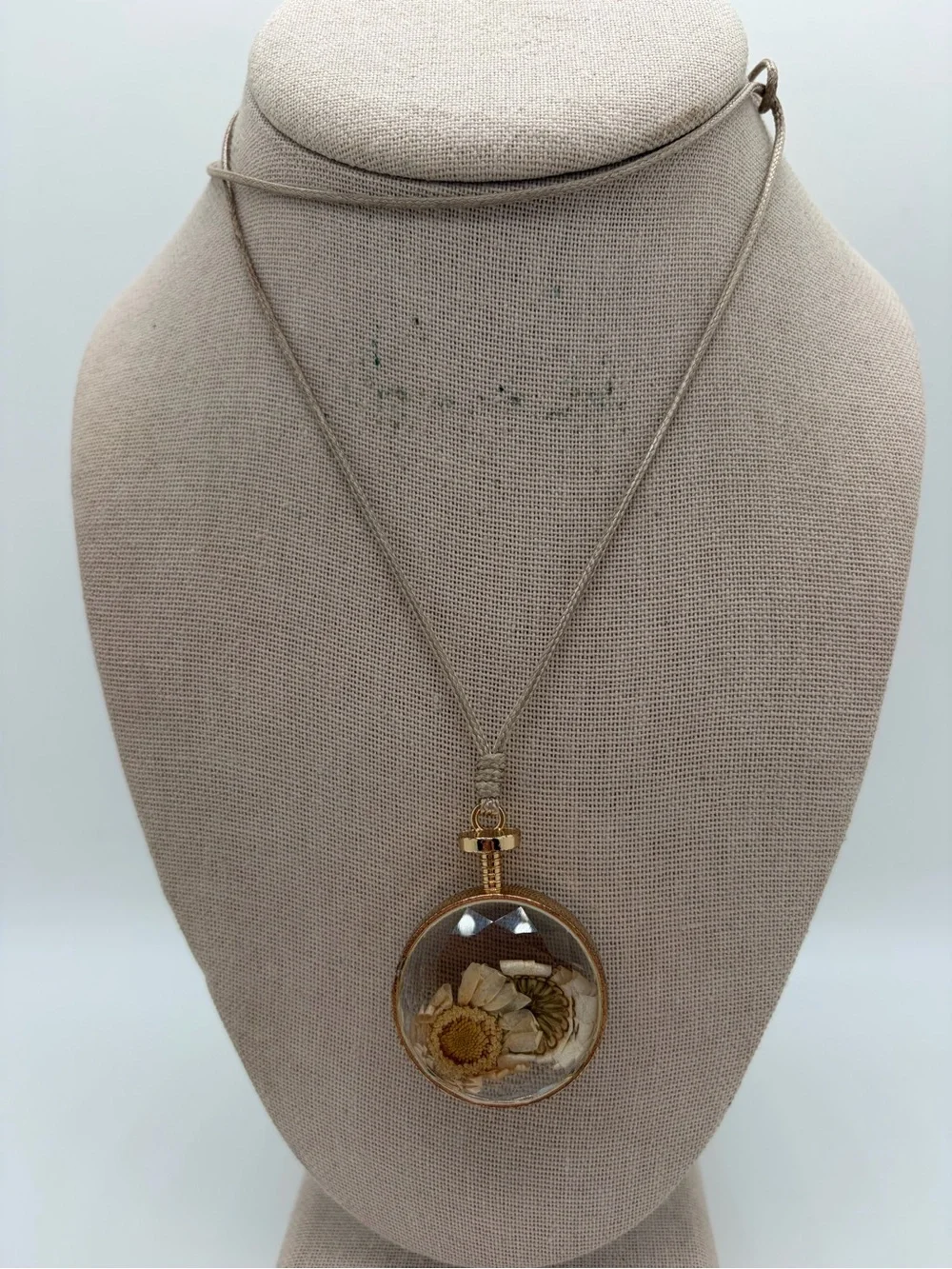 Vintage resin flower corded necklace